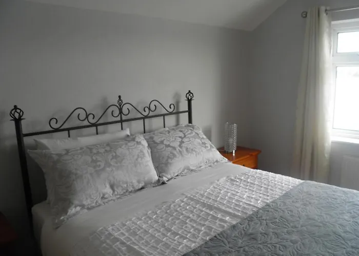 לינה וארוחת בוקר Bay View Glandore