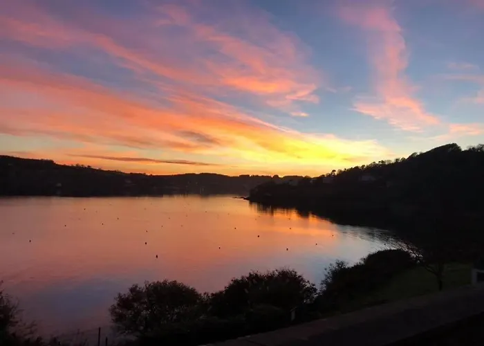 לינה וארוחת בוקר Bay View 4*